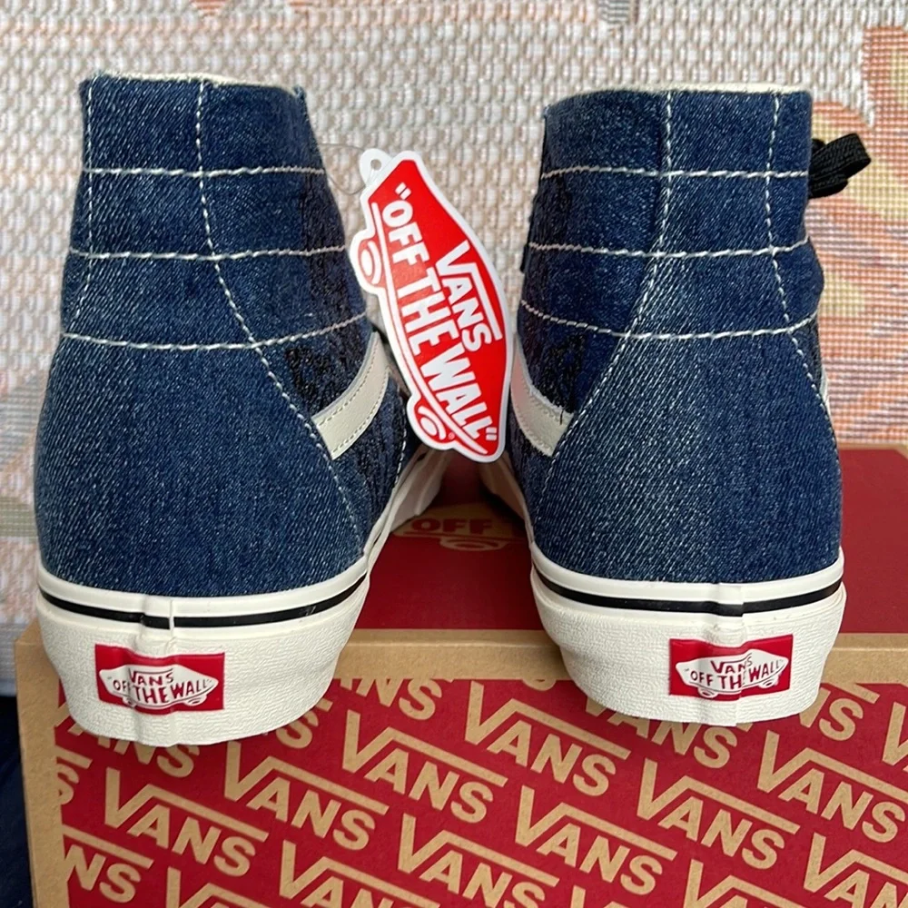 Vans WMNS Sk8-Hi Tapered
Denim Embroidery Navy/White 
VNOA5KRUNAV
Sneakers - Picture 14 of 16